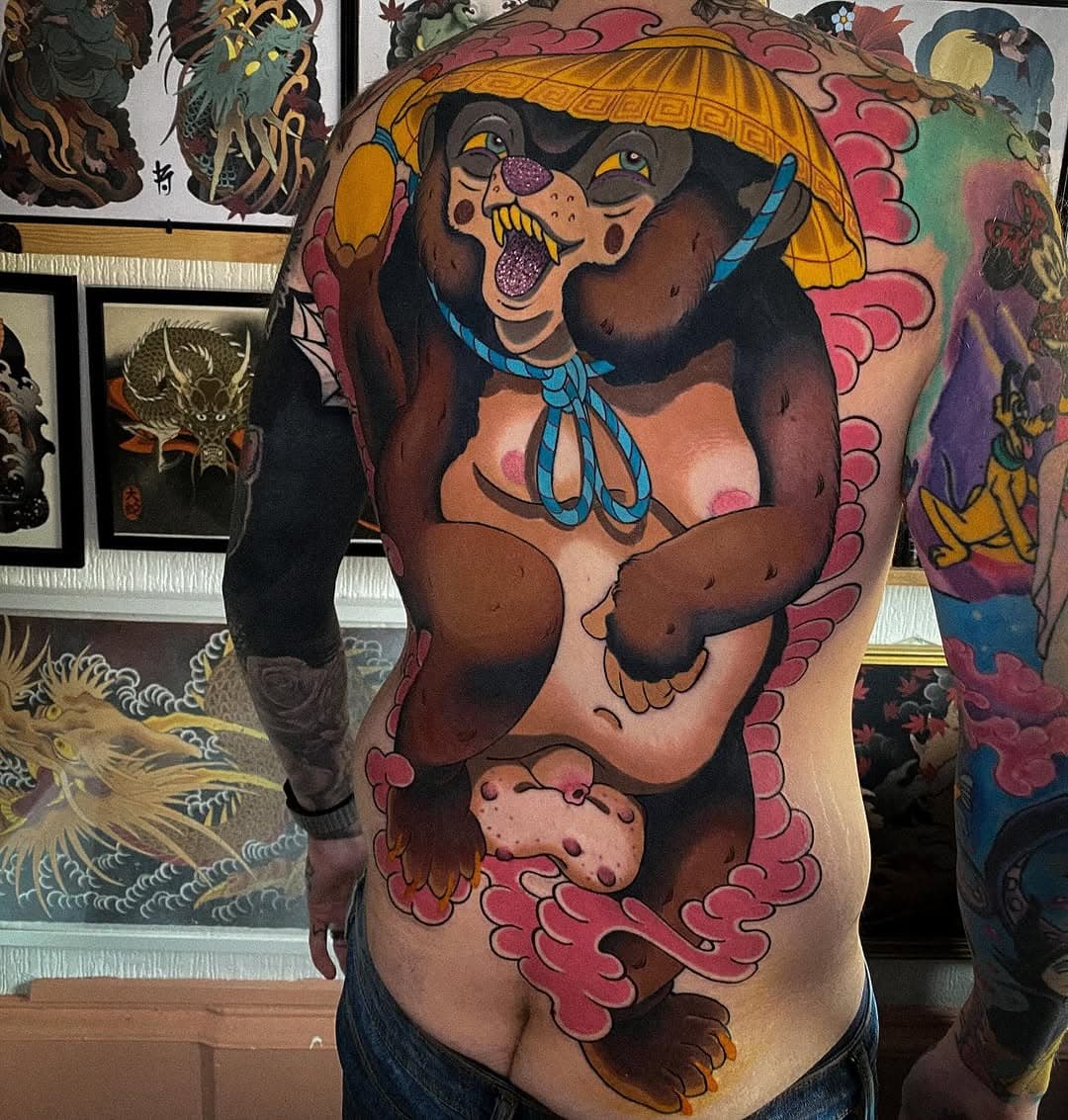 Tanuki for Ian 👹 Learned a lot doing this - Especially packing brown into a back 😅 11 Months - 1/2 2 hour appointments a month, to make it manageable for all! @brightandboldglasgow Dm for your backpiece dreams - I'll do my best to make it painless 😮‍💨 @biotat_ #traditionaltattoo #tattoo #tattoos #uktta  #oldlines #skinartmag #tattoosnob  #boldwillhold #tattoodo #d_world_of_ink #hundreddemons  #irezumistudy #irezumicollective #irezumi #japaneseirezumi #japanesecollective