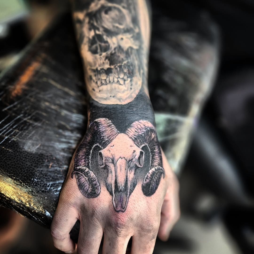 Hand job from last week here by @jonnybayleytattooist 

Proudly sponsored by @tattooeverythingsupplies 
#tattooeverythingsupplies #tattooeverythingelite #tattoo #tattoos #instatattoo #westyorkshiretattoo