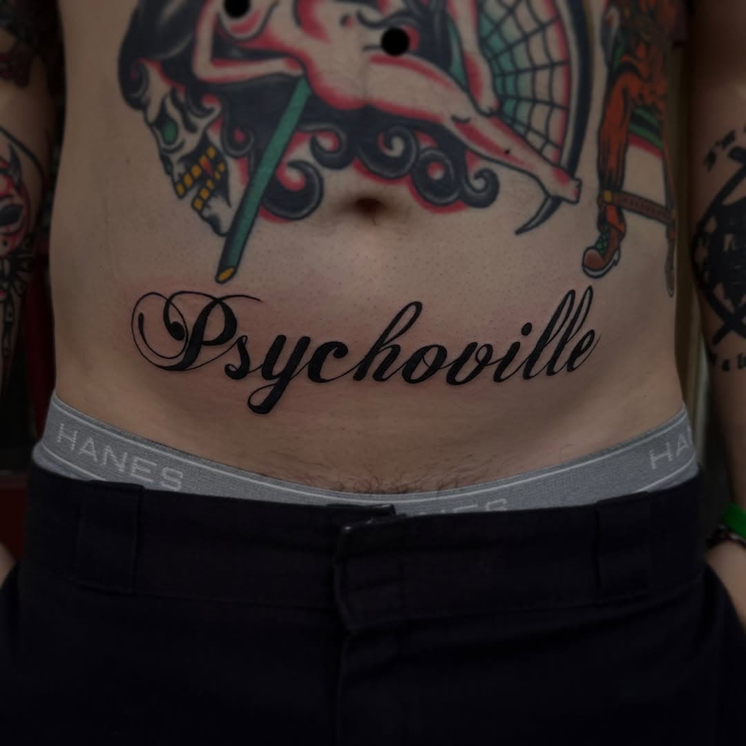 Stomach rocker for Maldi 😤 Tattooed next to some amazing work. Thanks for the trust dude! 
.
.
.
#stomachtattoo #stomachtattoos #scripttattoo #scriptlettering #blackworktattoo #blackworktattoos #boldwillhold #letteringtattoo #caligraphy #cttattooartist #sheltonct