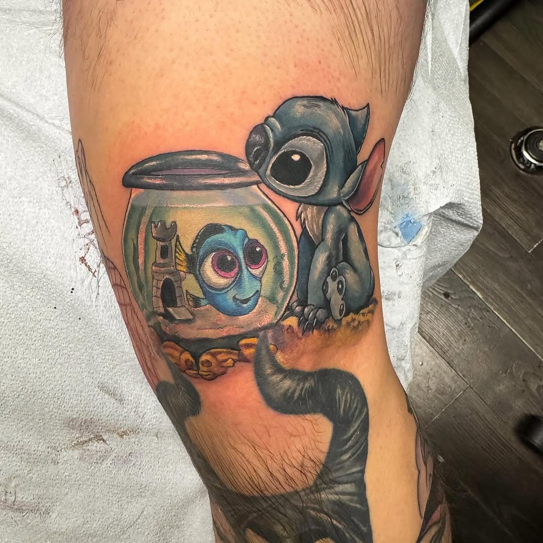The latest addition to a fun Disney leg sleeve I’ve been working on #disney #disneytattoo #stitch #stitchtattoo #dory #dorytattoo #kneetattoo #disneytattoos #disneytattoosleeve #disneylegsleeve #legtattoo #cartoontattoo