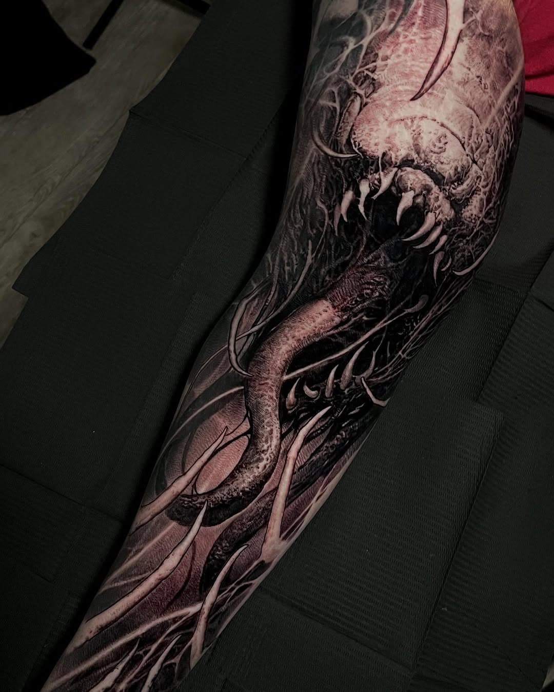 Usually don’t go this dark but super fun to mix it up .  Glad i was able to hear the @jesselevitt seminar because it helped .  Booking fall now .  Shoot me a dm and let’s chat !!! #darkart #bng #chasingthelight #artneverstops  #evilshit #qualityoverclout