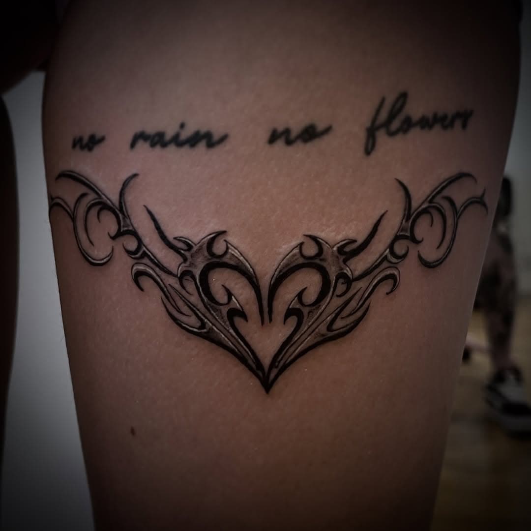 How beautiful is this little sharp garter moment? 
DM me for bookings! 🖤
•
•
@sweethearttattoostudio 
#tattoo #tattoos #tattooideas #blackworktattoo #blackwork #darkart #darktattoo #blackandgreytattoo #canberratattoo #sweethearttattoostudio #caligraphy #blackworkers #blackworksubmission #onlythedarkest #calligrammer #artesobscure #gothictattoo #tribaltattoo #cybersigilismtattoo