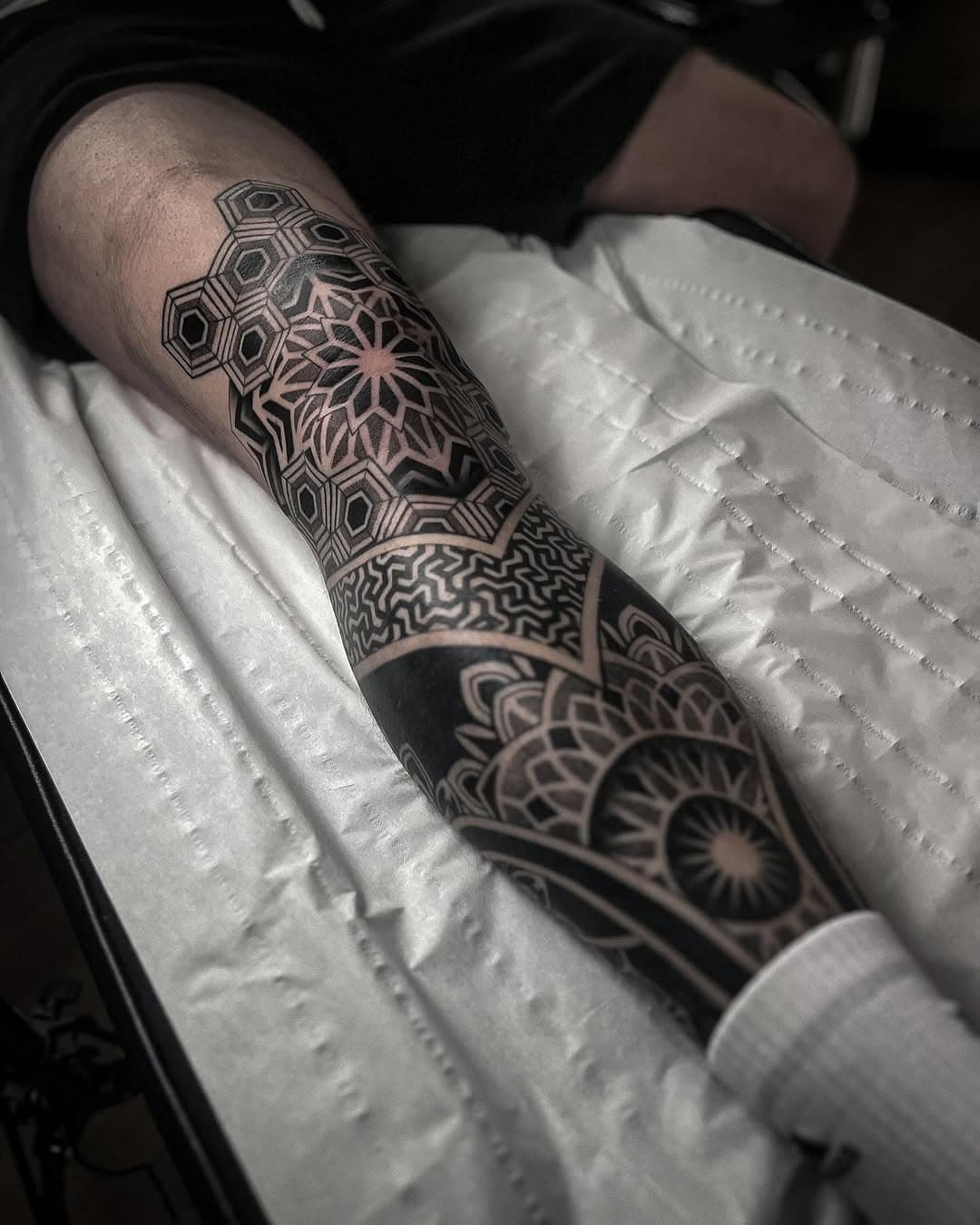 Catch me @hawardentattooclub 
Currently taking bookings for April/June. 
Message for bookings 📚