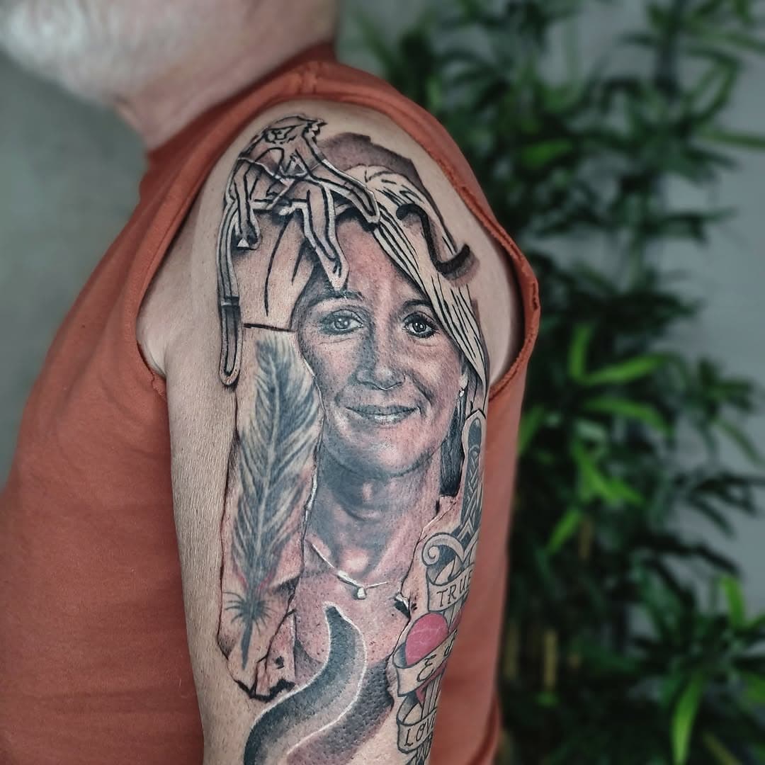 Portrait of my clients wife.
He was recommended by his son, who I tattooed a few times previously and had an idea of tattooing her portrait behind his existing tattoos (feather and dagger). 

It was a difficult shape to navigate without having too much distortion but he had full trust in me. I came up with the idea of layering like a collage and we were both happy with the results!

Unfortunately I forgot my proper camera, so this is the best photos I could get with my outdated phone!

Thankyou for the trust mate and look forward to seeing her healed!

@houseof.best 

#tattooportrait #abstract