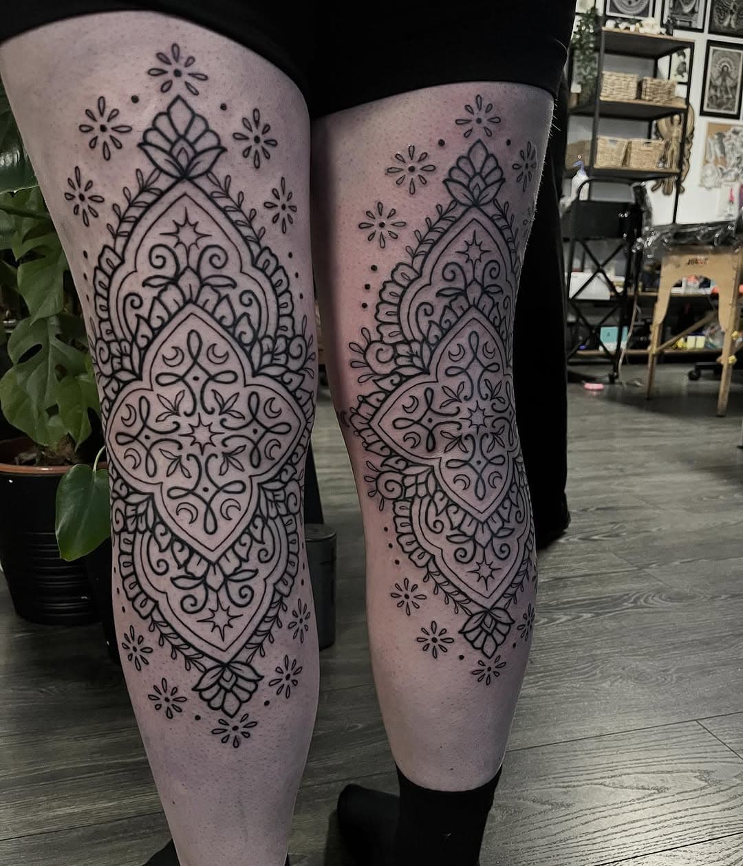 Matching ornamental legs, we managed to do these in one session thanks to my brave client ♥️
•
•
•
•
•
•
#tattoo #tattoos #ornamentaltattoos #lineworktattoo #tattooartist #tattooideas #manchester #manchestertattoo