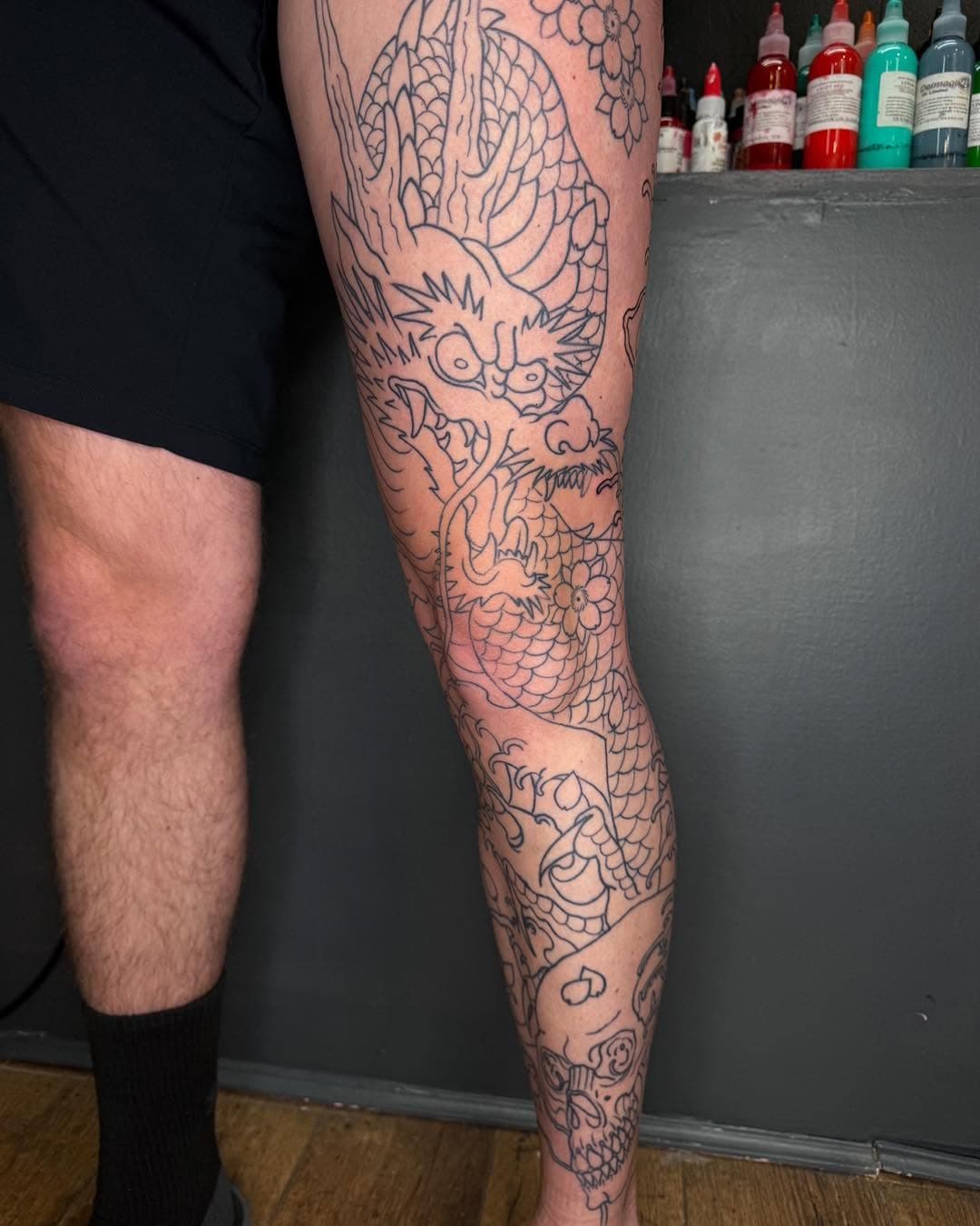 Japanese leg sleeve started for braddwood

Dm me for bookings!! 

#blackwork #japanesetattoos #ink #irezumitattoo #dragonflag #tattoolife #horimono #dragon #artistsoninstagram #oriental #japanesetattoo #dragonlove #tattooart #inked #dragontattoo #dragonart #colortattoo #iruzumi #draw #tattooideas #creaturedesign #japanesetattoodesign #dragonkhan #tattoos #hannyatattoo #tattooed #neotraditionaltattoo #dragonsofinstagram