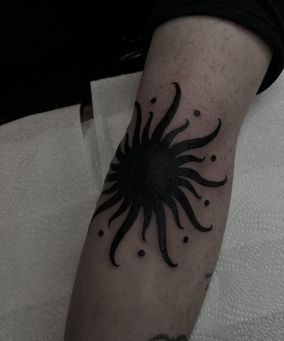 ☀️ 
•
•
•
•
•
•
•
•
#tattoo #uktta #tattooartist #tattoos #blackworkerssubmission #blackwork #manchester #tattooinspration