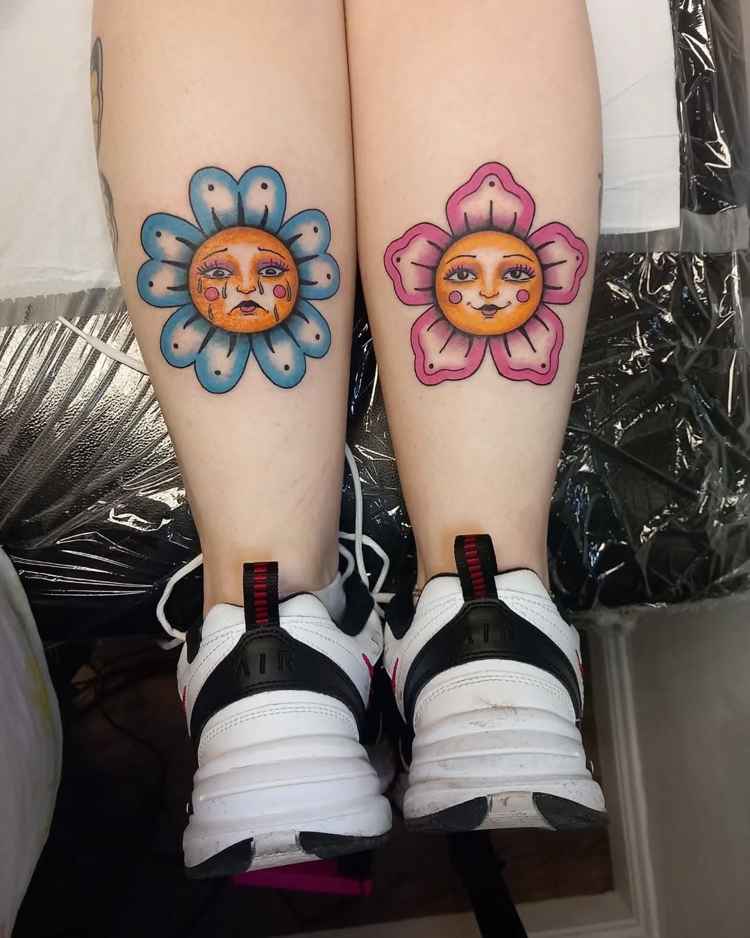 A pair of emotional florals. 
These were loads of fun, would do more. Big colours, cute faces, whats not to like? 

#tattoo #floral #floraltattoo #flower #flowertattoo #traditionaltattoo #tradisrad #oldlines #boldwillhold #bright_and_bold #bournemouth