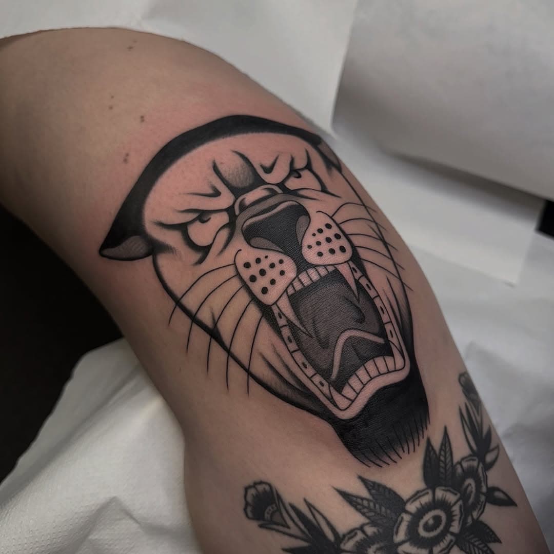 Thanks Rhys 🙏🏼
Done at @frontiertattooparlour 
•
Guest spots April 
•
@kingsavetattoo - 9th-13th (NYC) - 15th-19th (LI)
•
@reddeviltattoochicago - 19th-20th
•
@freedominktattoos - 22th-24th
•
📸 - @notarealgoat 

#traditionalflash #blacktraditional #tattoo