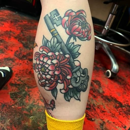 Glowing up and locking it down with some traditional ink with Tanner Paige 🗝️

For appointments, please DM @tattooingbytanner directly 
#walkinswelcome #tannerdoestattoos 

.
.
.
.
.
.
#lastchancetattoo #lasvegas #lasvegastattooers #lasvegastattooartist #lasvegastattooshop #lasvegaslocal #besttattooers #tattoostyle #tattoosocial #tattoosociety #tattooshop #tattooedmen #tattooedwomen #tattoodo #bestoflasvegas #bookyourappointment #supportsafetattooing #tattoosformen #tattoosforwomen #besttattooers #beacontattoosupply #boldwillhold #bright_and_bold #traditionaltattoo #anericantraditionaltattoo