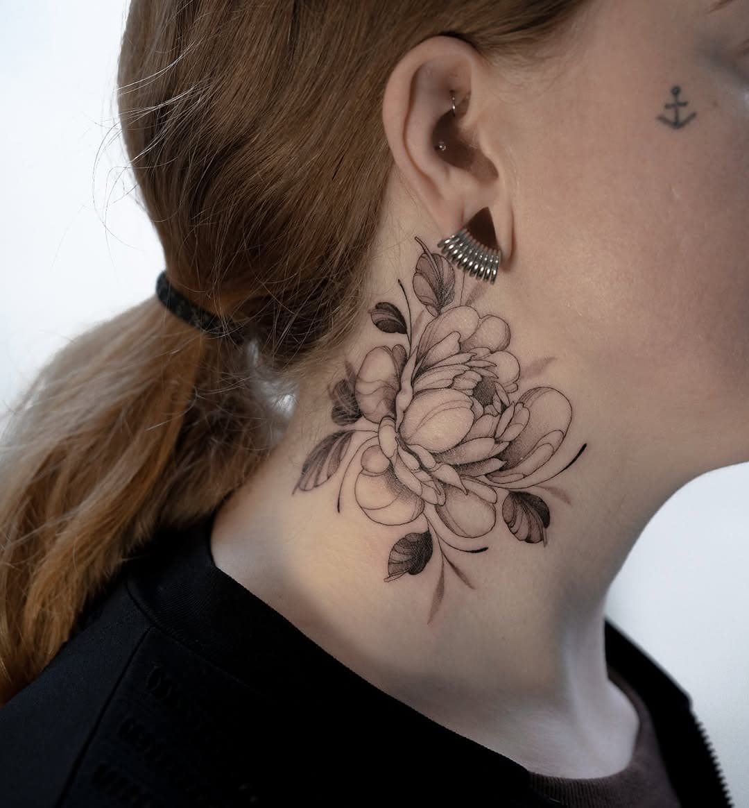 Flowers ALWAYS look so pretty on the neck! I feel they frame the face so nicely 🥀  Would you ever get a neck tattoo?? 🤪🤪