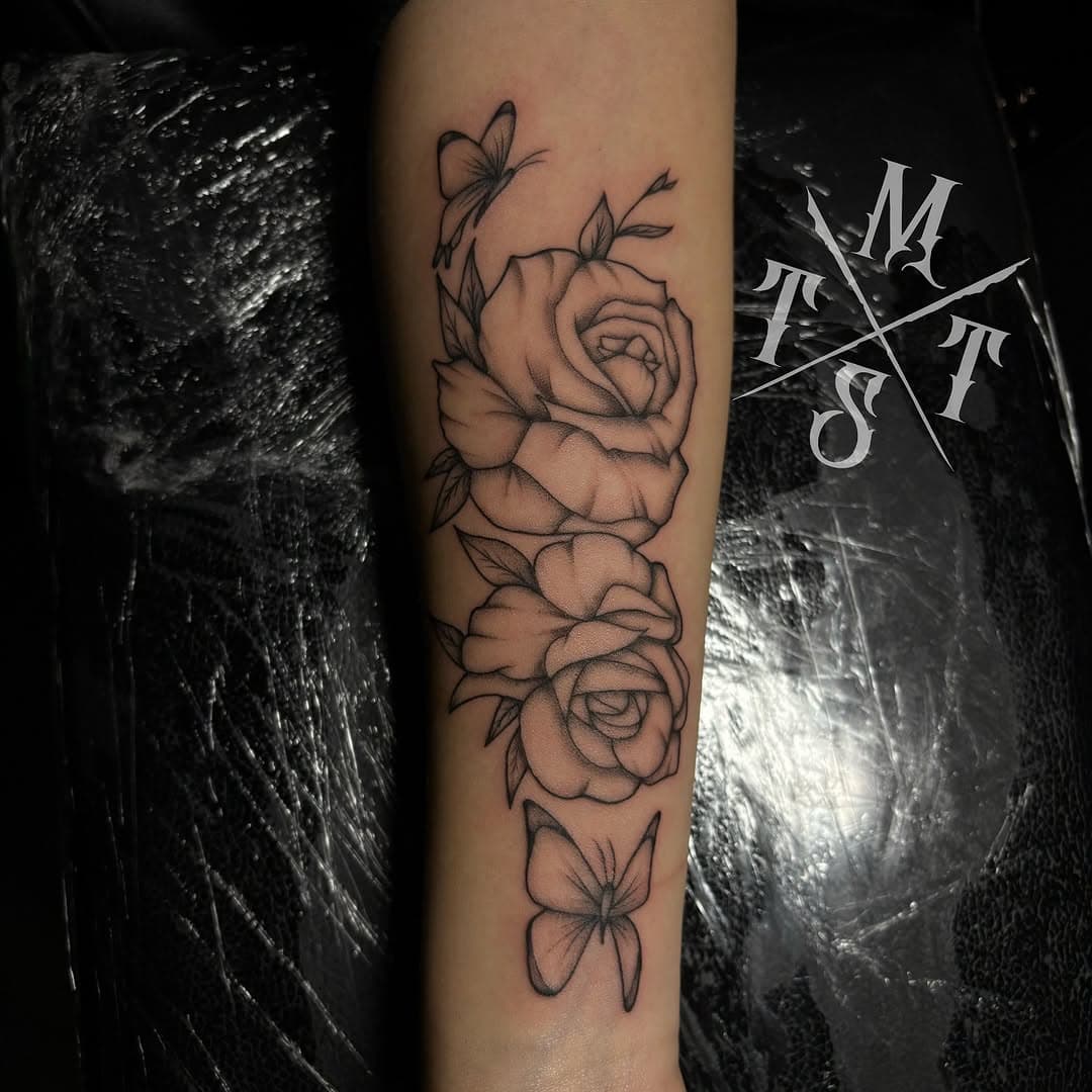 Artist | @lostcausefound 
📍 Momma Tried Tattoo Studio
You can contact our shop page or an artist directly for availability, quotes, booking or any questions. 
#fresno #mommatriedtattoostudio #clovis #kerman #sanger #fowler #selma #tattoos #ink #tattoo #matchingtattoos #mandalatattoo #simpletattoos #smalltattoos #tattooed #redinktattoos #animetattoos #boldlinetattoos #realistictattoos #blackandgreytattoos #lineworktattoos