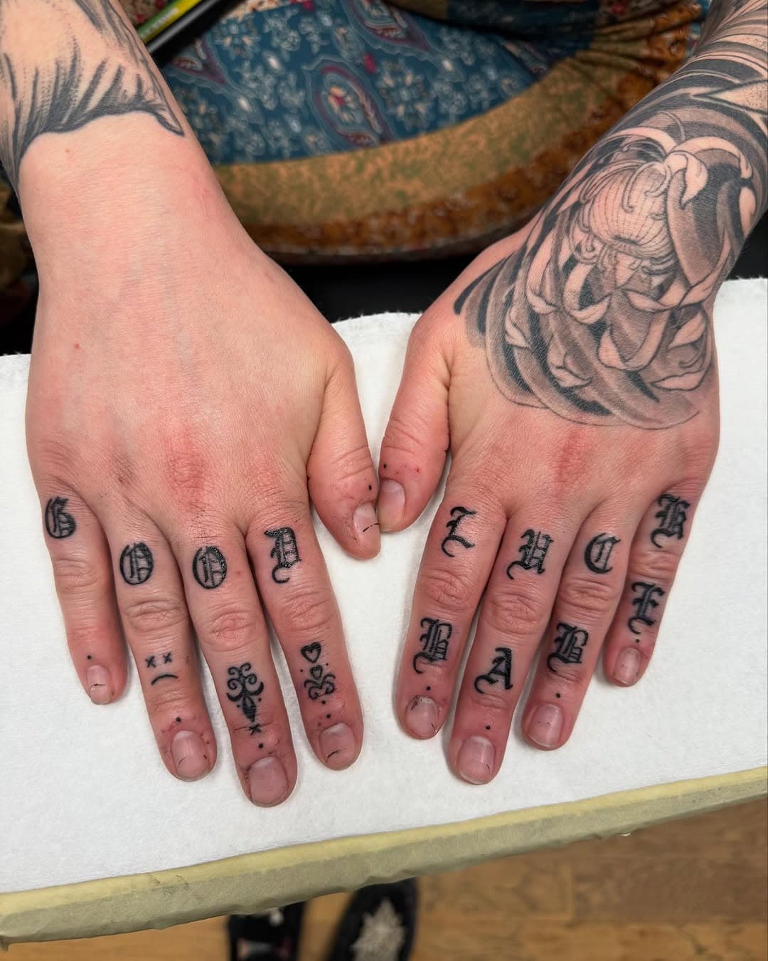 Good luck, babe! For my babe @aubreyallore827 

#knoodle #knoodletattoos #sacredmeadowtattoo #destroytroy #destroytroymachines #banemade #tattooartist #tattoos #tattoo #tattooartist #fingertat #fingertattoos #fingertattoo #chappelroan #goodluckbabe #handjob #ohiotattooers #ohiotattoos #ohiotattooartist