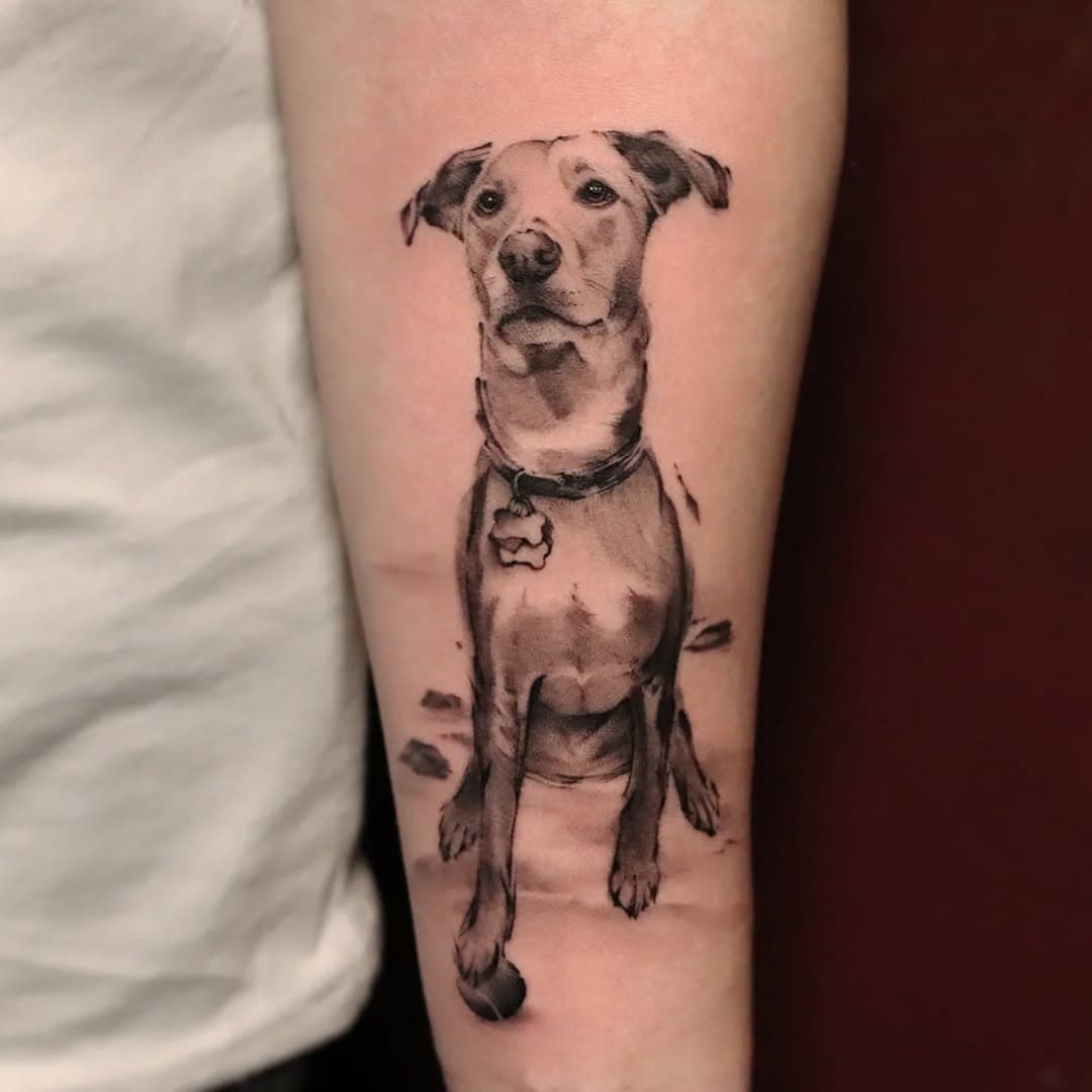 🐕Charlie and 🥎, for Daniel
.
With detail shot