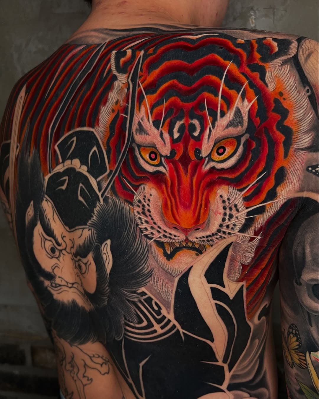 붉은 호랑이 Red tiger 👊🏼

#tattoo #outlawink #seoultattoo #tattooinkorea #redtiger #아웃로우잉크 #강남타투 #등타투 #서울타투
