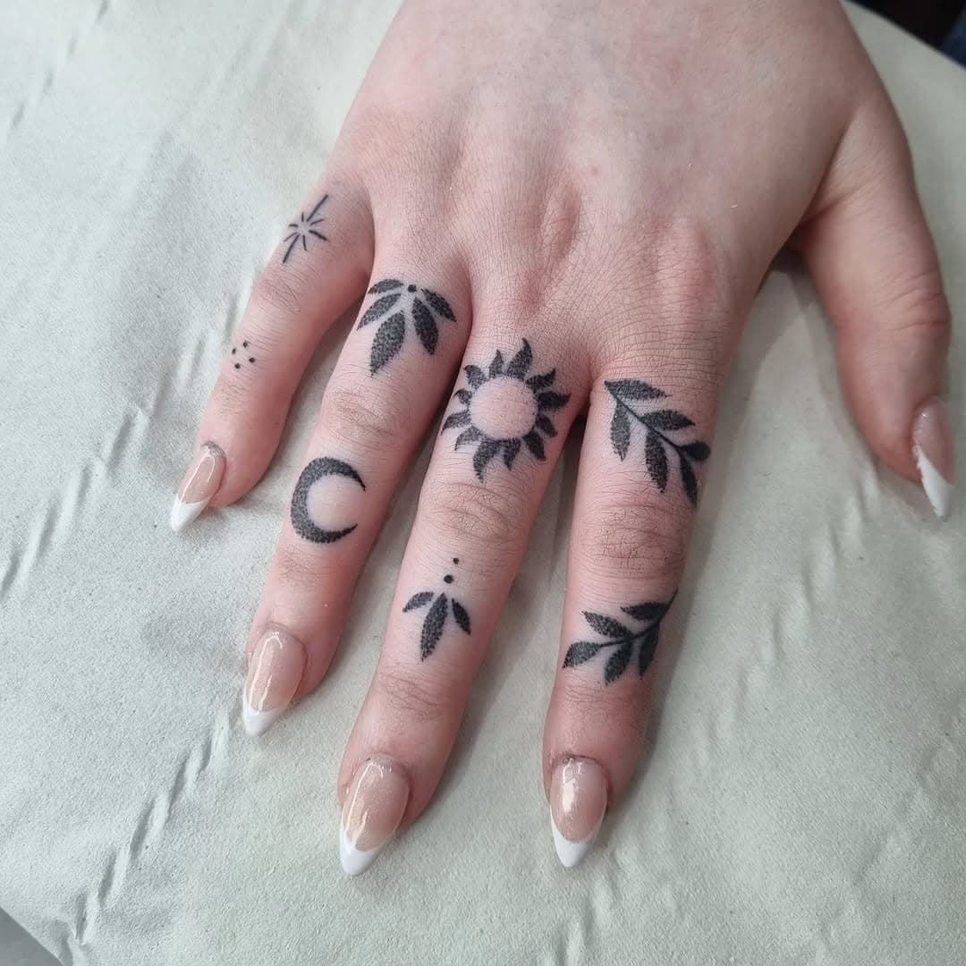 LOVED doing these finger tattoos for Lorna! More like this please 🙏 

#uktattoo #uktattooartists #uktattooist #aberdeentattoo #aberdeentattooartist #dundeetattooartist #edinburghtattoo #edinburghtattooartist #glasgowtattooartist #glasgowtattoo ##invernesstattoo #dotworktattoo #dotworktattooartistuk #dotworktattooartist #dotwork #fingertattoo #handtattoo #smallbusinessaberdeen #smallbusinessscotland #fingertattoos