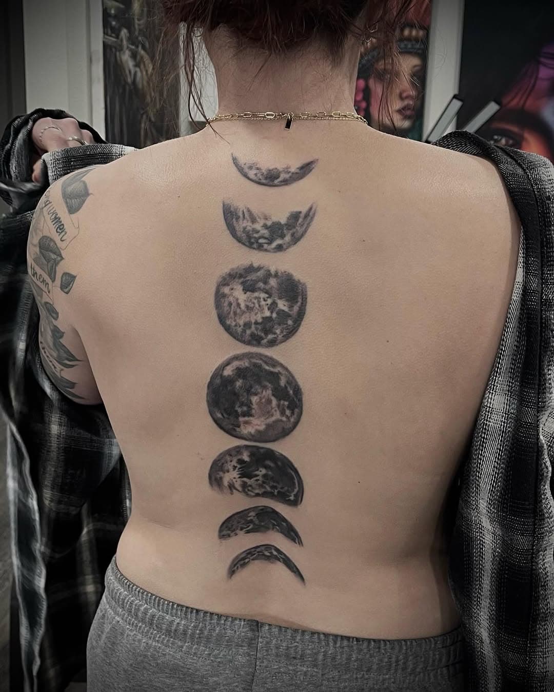 🌙 thanks for looking. #kodiklo #kodiklotattoos #toledo #toledoohio #tattootoledo #girlswithtattoos #moon #moonphases