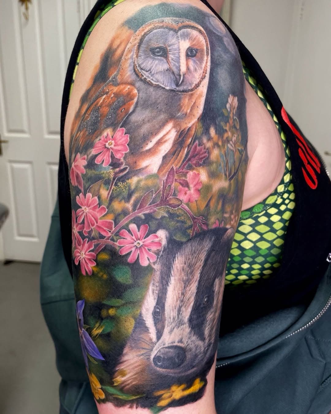Fran’s half sleeve progressing nicely.

#owltattoo #badgertattoo #woodlandtattoo #halfsleeve #colourrealism