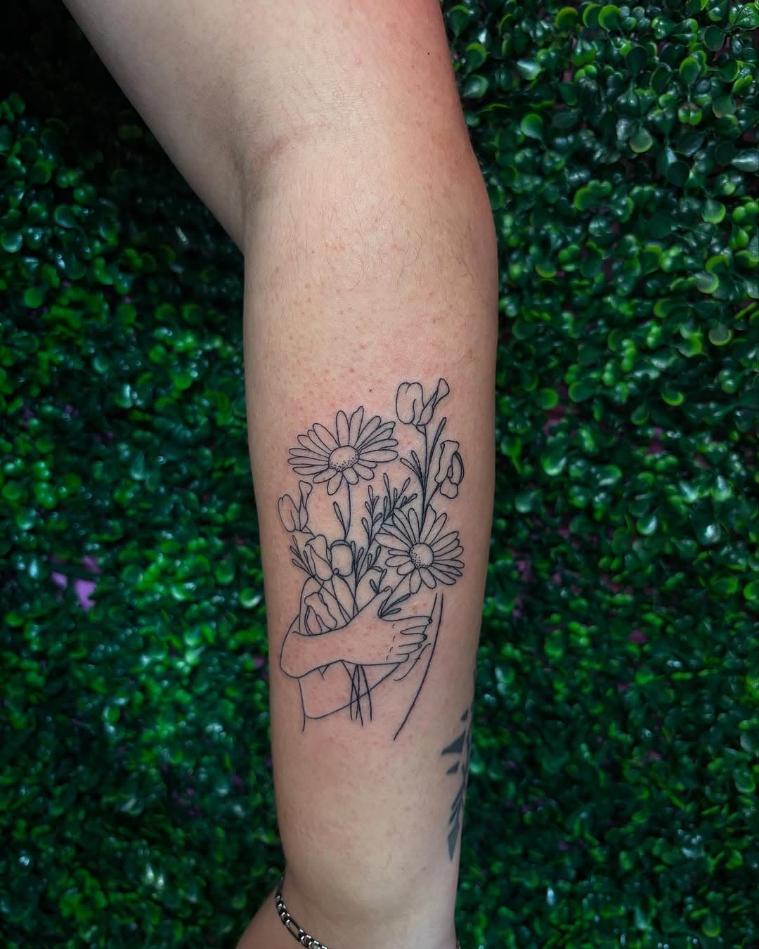 💐
.
.
.
.
.
#girlytattoos #tattoos #girlswithtattoos #menwithtattoos #ink #fyp #fyt #fytcartridges #blackandgreytattoo #linework #innerkip #waterloo #cambridgeontario #simcoeontario #norfolkcounty #delhi #waterford #portdover #ingersoll #toronto #tattoosnob #inkedgirls #tattooartist #tattooideas #tattooart #tattooist #tattooink #turkeypoint #paris #stthomasontario