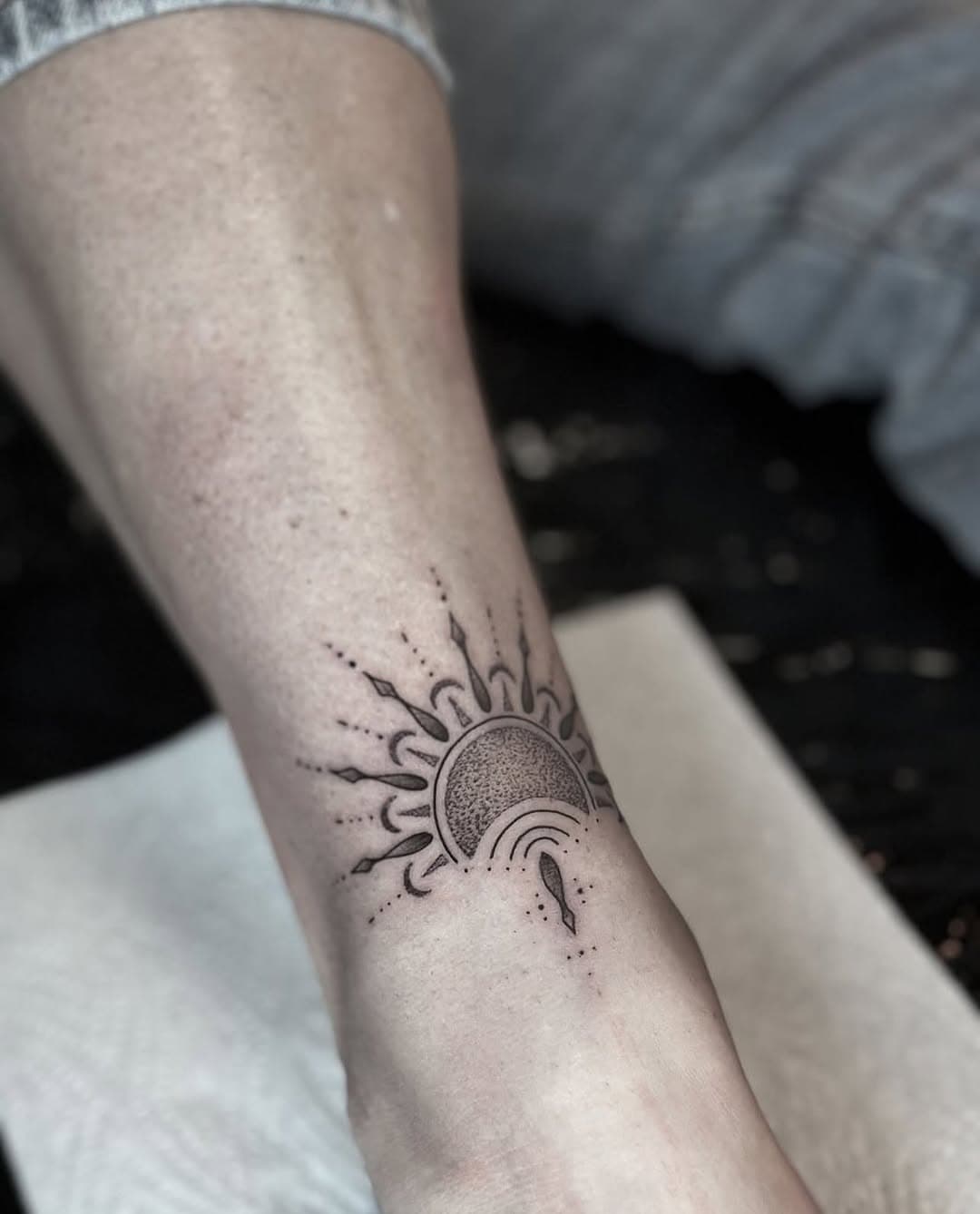 Super cute 👌 Mantas is booking APRIL! 

➡️ Profile: @mantas5tz 
✉️ Get in touch via DMs or link in bio! —————————————> 
|M A R K E D  O N E|
 TATTOOSTUDIO
—————————————> 
Using the best - @unigloves
#makeyourmark  #tattoos #tattooartist #fineline #finelinetattoos #ankletattoo