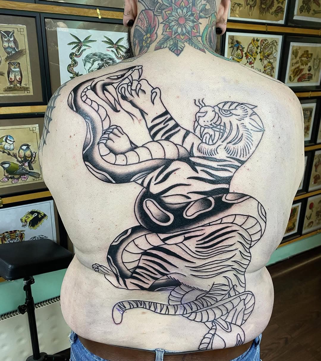 Made one hell of a start on this back piece today. A Sailor Vern design on the very tough @cakelove1983 thank you so much. Done at @sotruetattoo dm me for an appointment