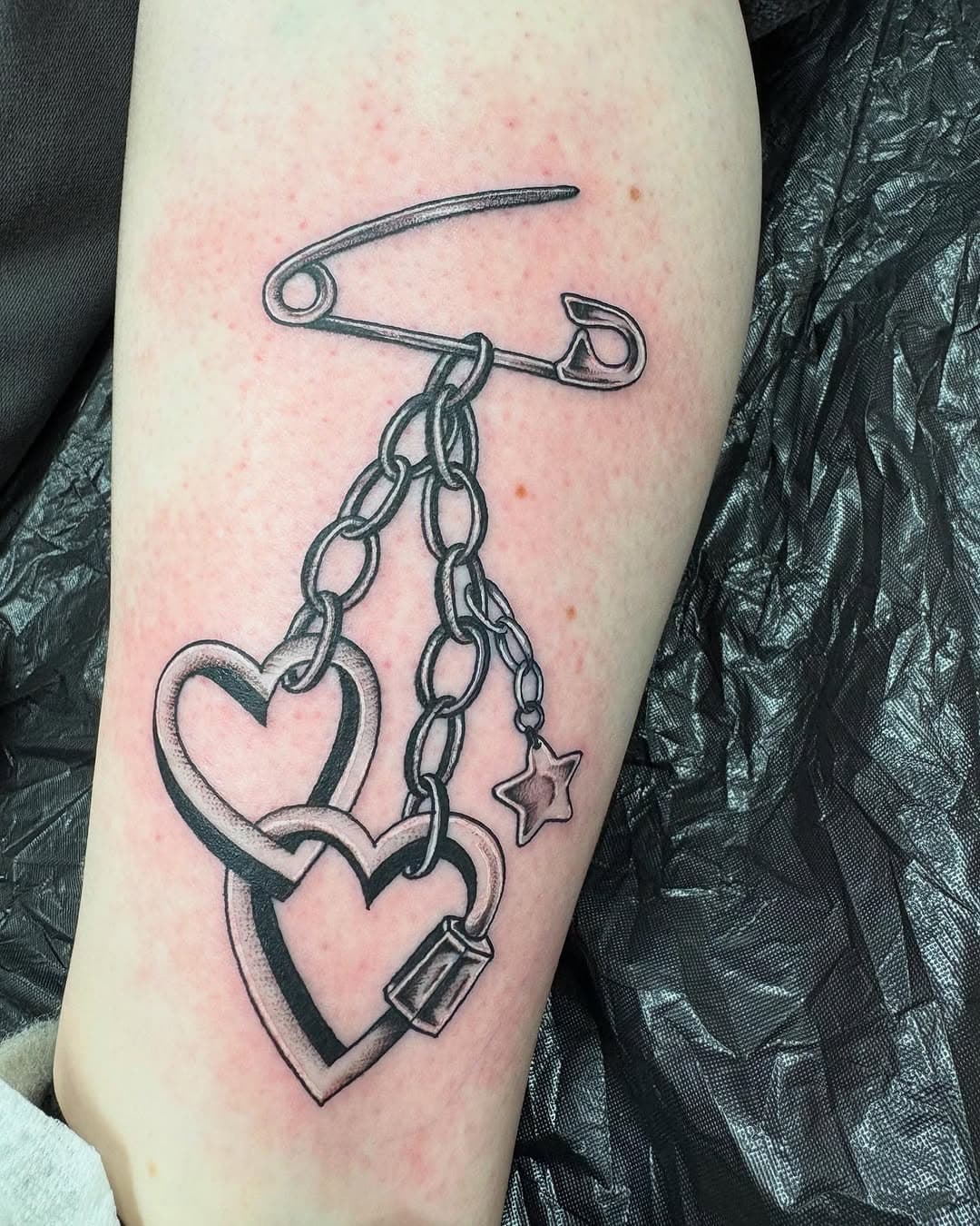 Thanks so much for getting this Claire, always great to see you. 🧷 ⛓️‍💥 ♥️ done @kodamayamatattoo #leeds #leedstattoo