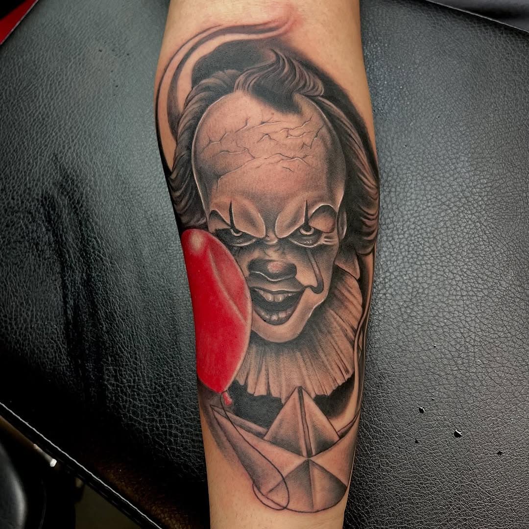 #pennywise #pennywise🎈 #pennywisetheclown #pennywisetattoo #in #tattoo #tattoos #greywash #dankubin #empireink #chicago #gorgie #float