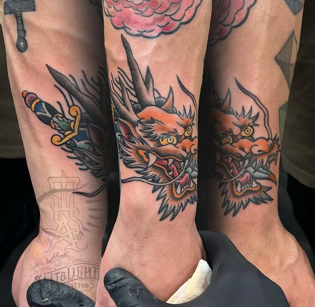 A rad traditional dragon dagger tattooed by @twelveyeararts ! Contact the shop directly by phone: (480) 621-8819 or email: info@saltandlighttattoo.com to schedule a free consultation! 
#saltandlighttattoo #staysalty #saltandlighttattoosupply #chandler #arizona #az #arizonatattooartist #aztattooer #tattoo #tattoos #traditionaltattoo #daggertattoo #dragontattoo #traditonaldagger #traditionaldragon