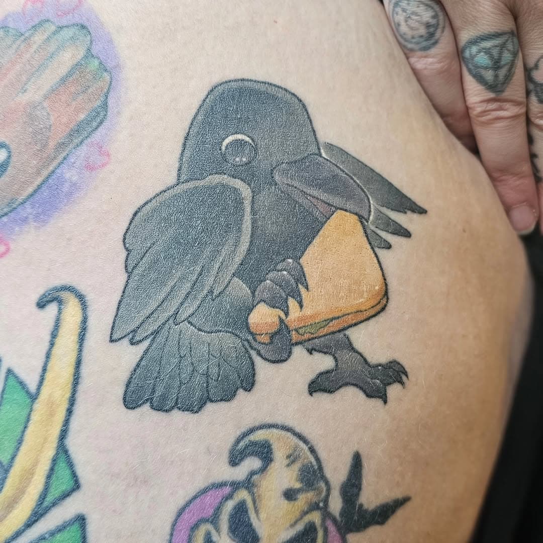 Never come between a girl and her snacks. 
Cute little Raven and her sandwich all healed up on my lovely, @erintattoo
🐦‍⬛🥪

#healedtattoo #raventattoos #ladytattooers
#labelletattoostudio