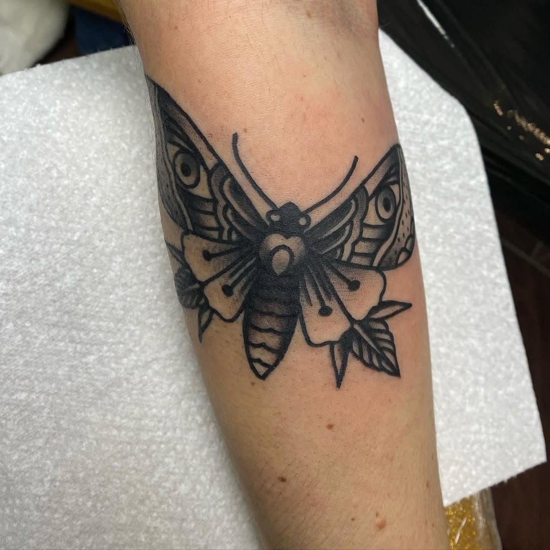 Moth from this morning at @sotruetattoo thank you @cerysjane_ dm me for an appointment ✨