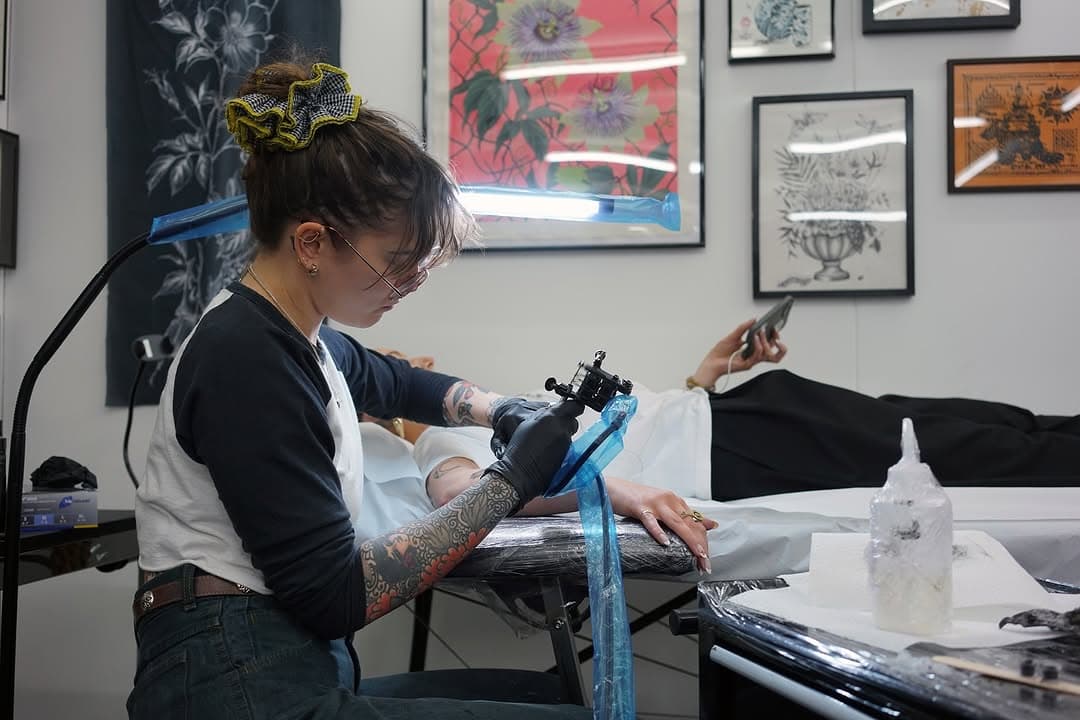 Shout out to the incredible women of @sangbleutattoolondon today and every day. The artists, creators, and innovators who continue to make this space what it is. Here’s to breaking barriers, making art, and inspiring the next generation. 

Happy International Women’s Day! 

#InternationalWomensDay#WomenInBusiness
#WhoRunTheWorld 

@paulajdaveytattoo 
@itonisharowe 
@le_hegarat 
@hannahkeuls 
@eszterdavidtattoo
@ejmilestattoo