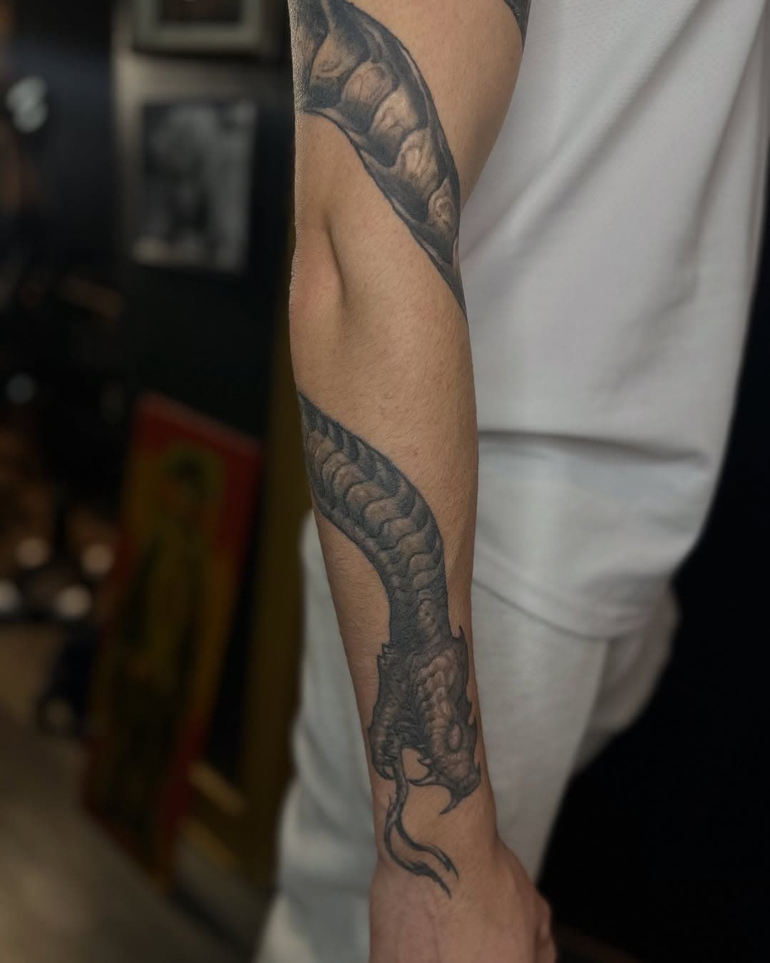 🩸🩸🩸🚬💨🪦 some small heeled stuff
.
.
.
.
.
.
.
#darkart #darktattoo #blackandgreytattoo #snake #bat #darkartists #freehandtattoo #horror #illustration #blackworktattoo #gothic #tattooart #bioorganic #biomech #horrorart #blxckink #tattoo #tattooartwork