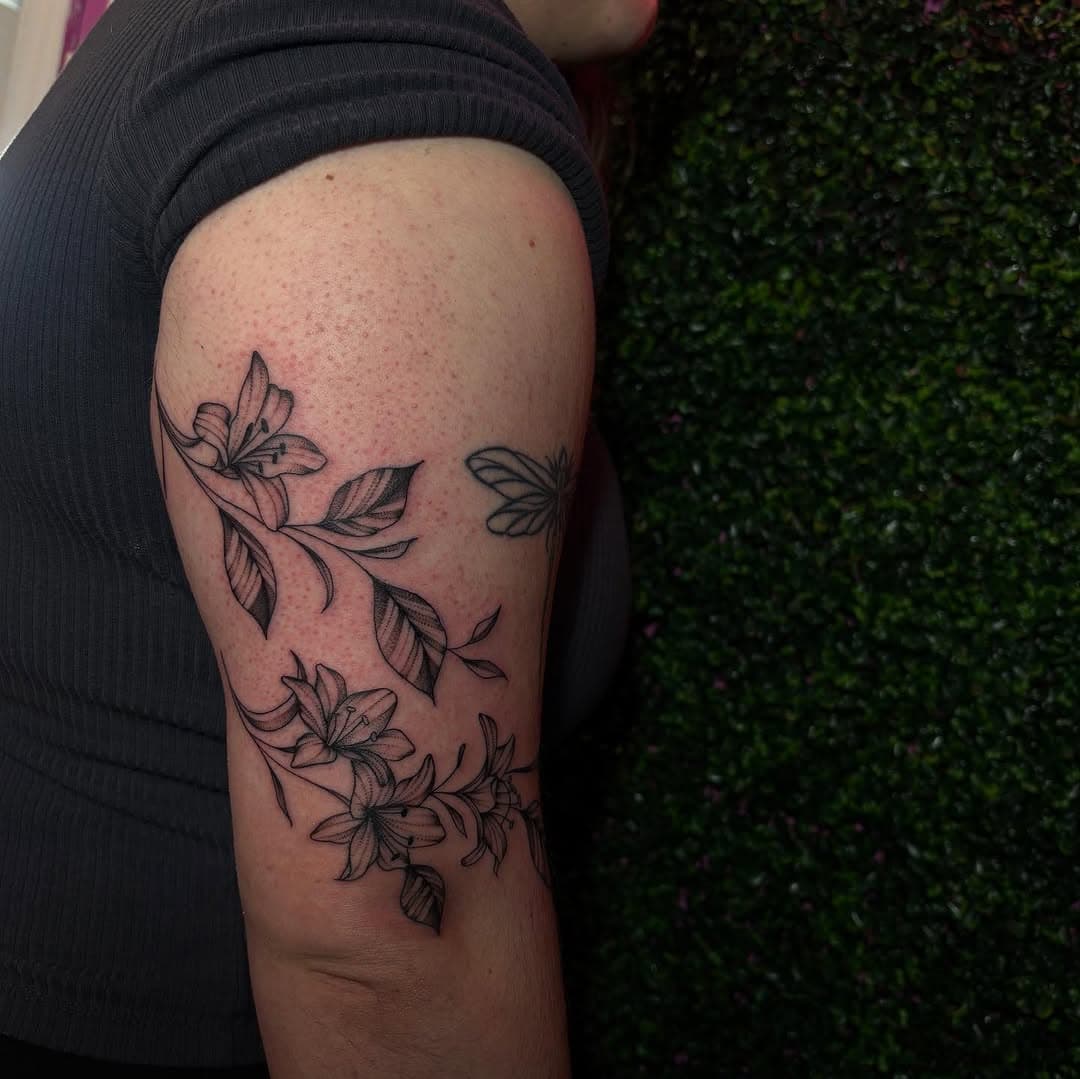🌺 ❤️
.
.
.
.
.
#girlytattoos #tattoos #girlswithtattoos #menwithtattoos #ink #fyp #fyt #fytcartridges #blackandgreytattoo #linework #innerkip #waterloo #cambridgeontario #simcoeontario #norfolkcounty #delhi #waterford #portdover #ingersoll #toronto #tattoosnob #inkedgirls #tattooartist #tattooideas #tattooart #tattooist #tattooink #turkeypoint #paris #stthomasontario