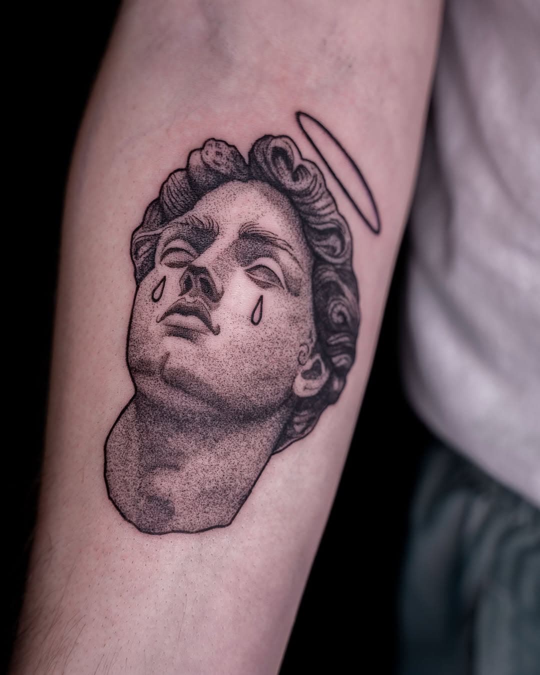 STATUE TATTOO 👼🏻
- @kevink_ttt 
.
.
.
#statuetattoo #armtattoo #würzburg #freshink #dotworktattoo #tattooing #schweinfurt #dotworkers