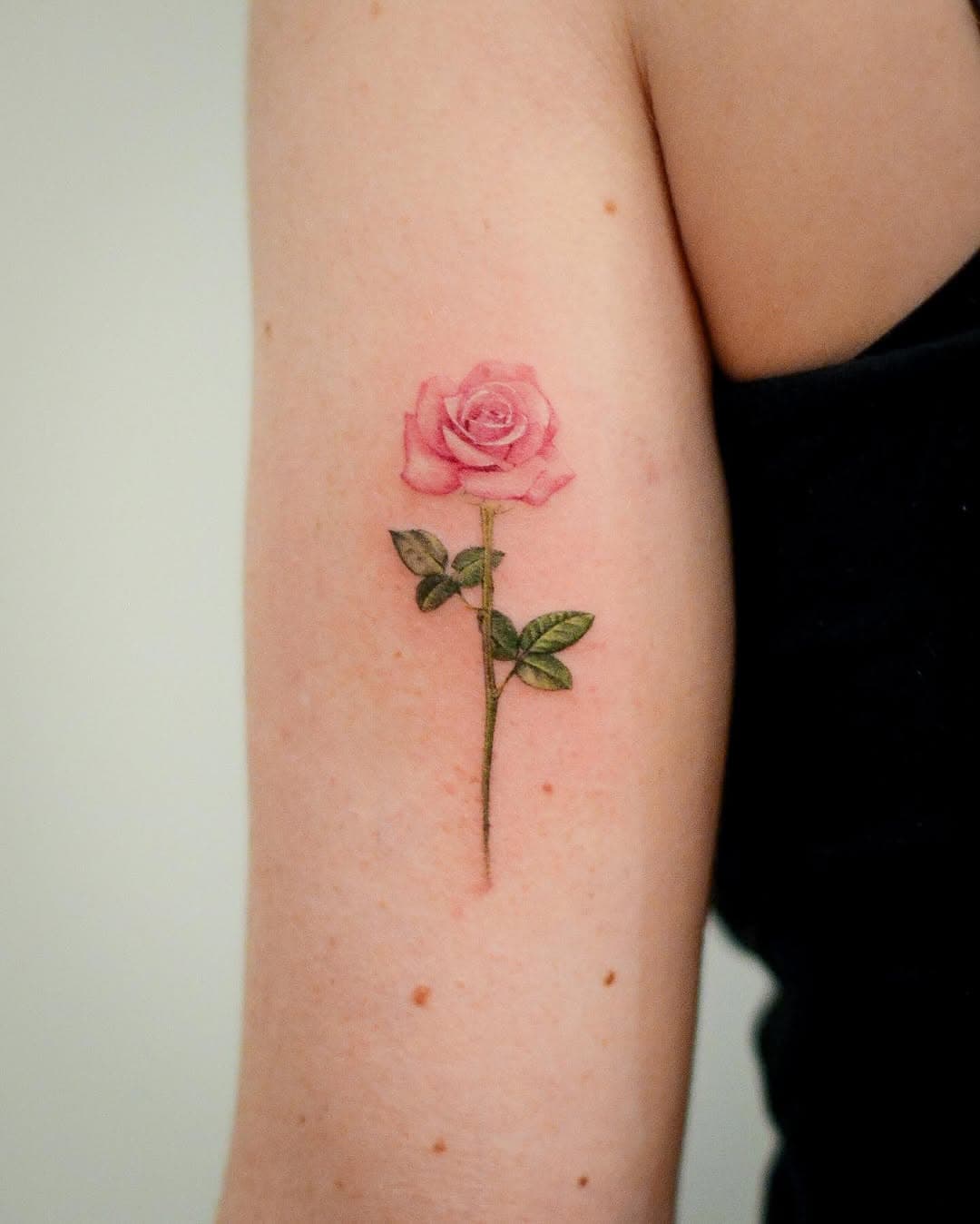 🌹-booking link in bio. @tattooist_jason @area6tattoostudio 
.
.
.

#tattooist_jason #area6tattoostudio #tattoo #tattooing #tattooartist #flower  #colorful #tattooist #tattoonyc #nyctattoo #tattooed #linework #rose #smalltattoos #tinytattoo #illustration #inspiration #fineline #tinytattoo #art #tattoolife #tattooideas #ink #inked #inklife #타투 #문신 #紋身 #刺青