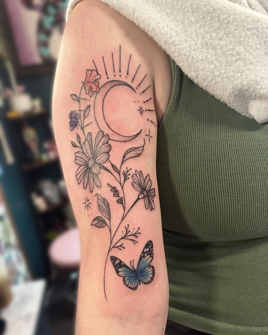 Birth flowers for baby Blaire 🌼🦋 Had so much fun creating this piece for a gal so dear to my heart! Thanks for the fun 🥰