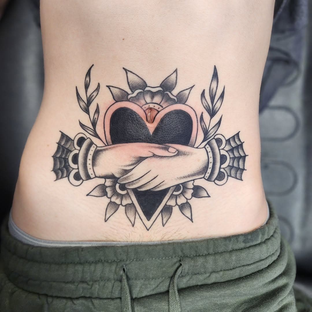 We love a good belly button tattoo
