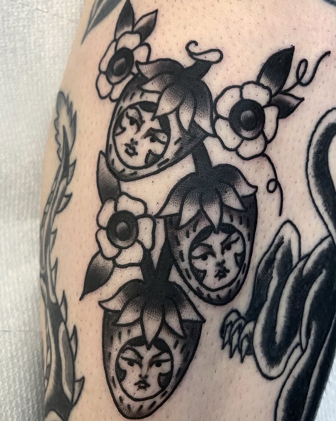Gap fillers made with love 🍓

Dm to book your next tattoo 📩

@beachandink