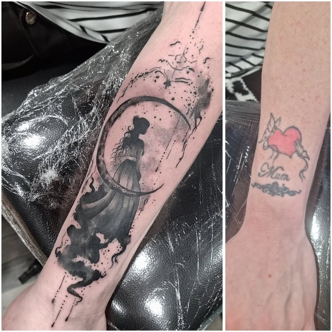 Love doing cover ups! This paint style idea was based off some gothic artwork Cat brought in so original idea based off that, I just did my own twist and version of it☺️
Thanks so much lovely!