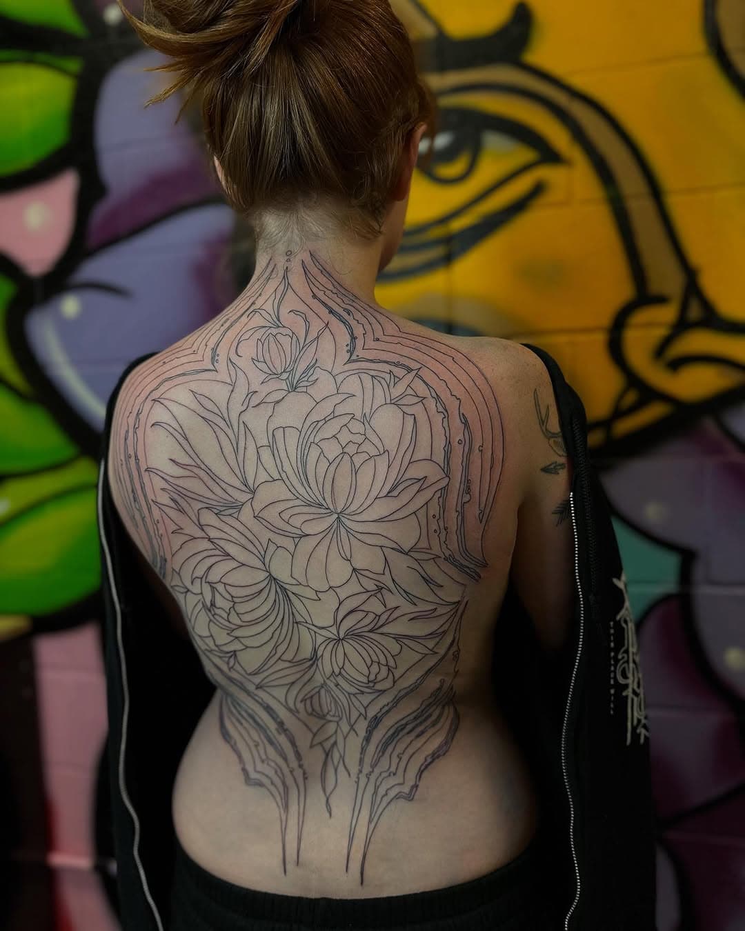Started this back piece on @rolycoleytattoo 

#tat #tattoo #tattoos #tattooart #tattooartist #art #artist #southernutah #southernutahtattooartist #stgeorge #stgeorgeutah #lasvegas #lasvegastattooartist #lasvegastattooer #stgeorgetattooartist #modernartsstudiostg #backpiece #backpiecetattoo #linework #outline