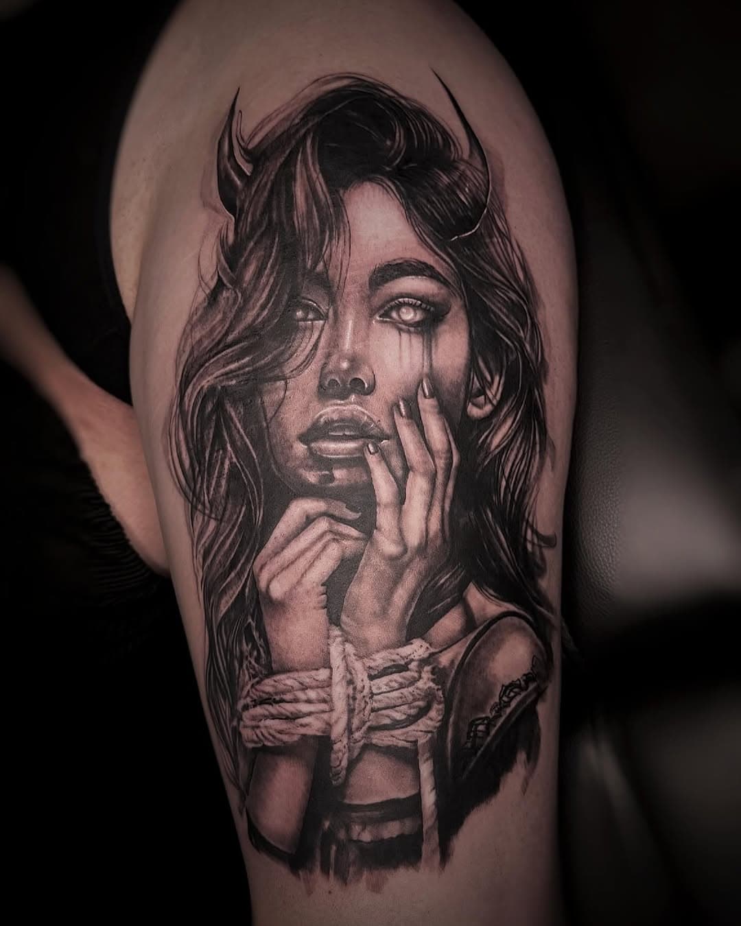 Evil inside 🖤 #tattoo #tattoos #tattooed #inked #girlswithtattoos #inkedgirls #ink #inkstagram #blackandgreyrealism #blackandgreytattoo #realistictattoo #devil #devilish #silentskilltattoo #schweich
