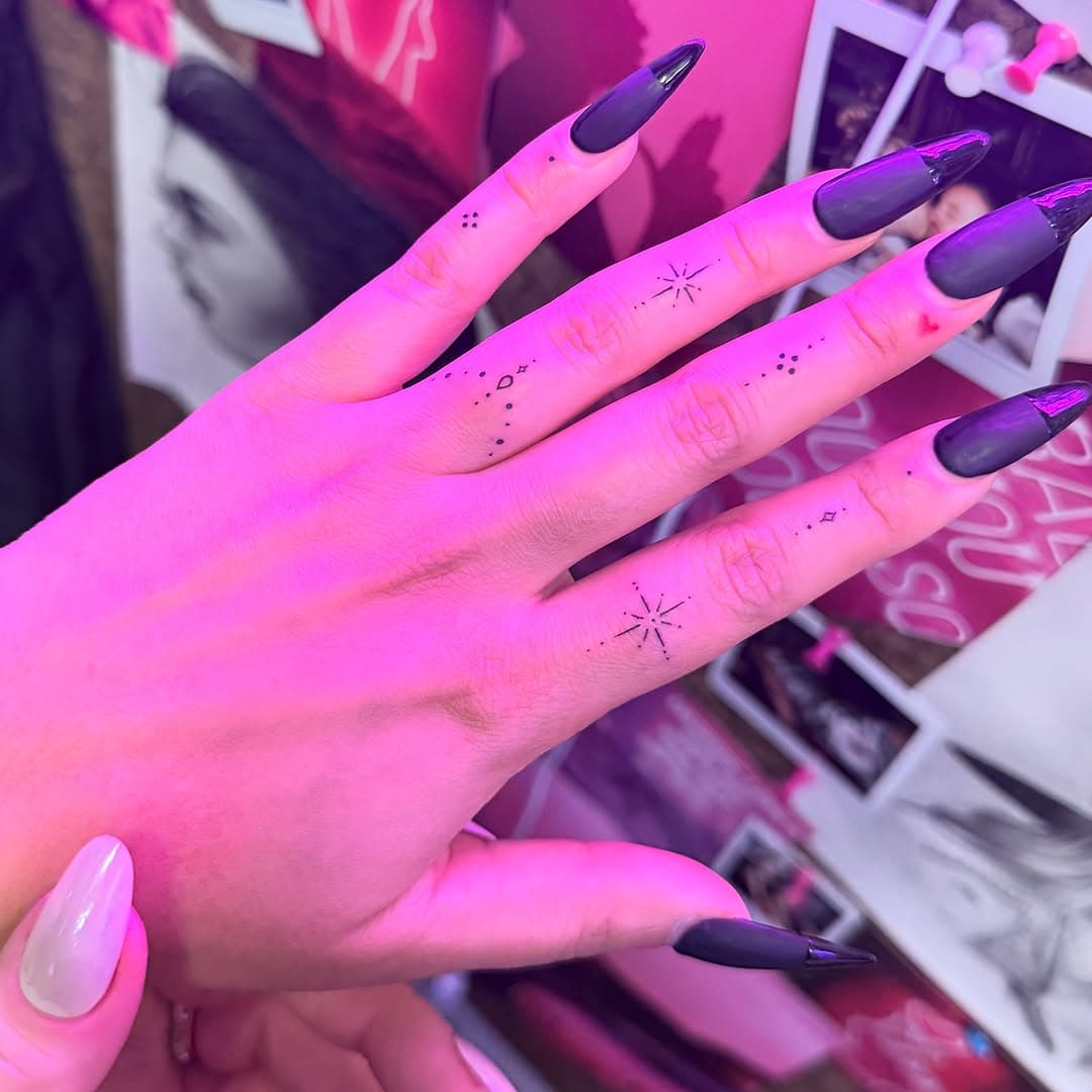 Fingers will always be my favourite ✨ @chronicink