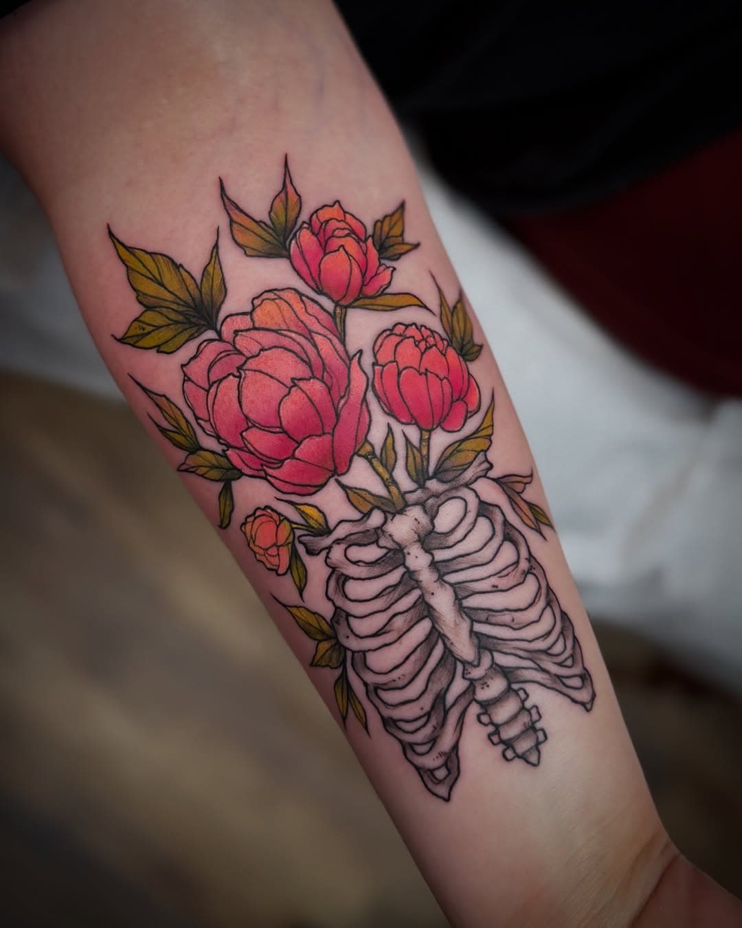 Ribs and flowers

#ribcagetattoo #peonies #peonytattoo #bones #ribbcageflowers #floraltattoo