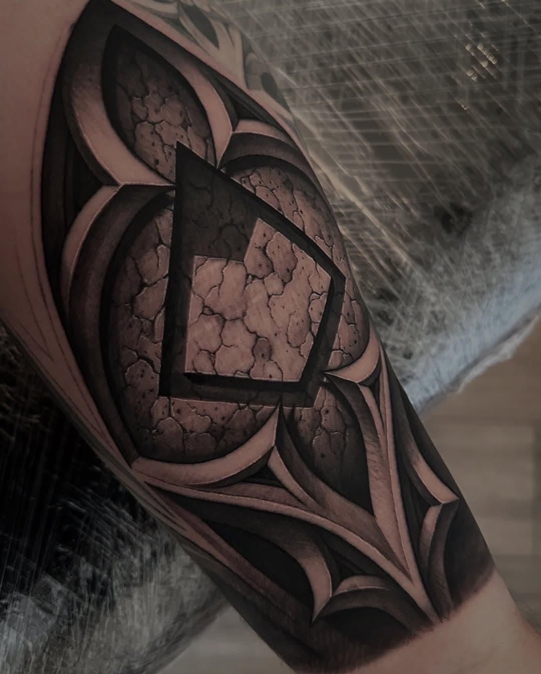 ⚜️ Clean & Simple - Section of a sleeve @oculustattoo All Freehand ⚜️ 
-
@oculustattoo 
@cheyenne_tattooequipment 
@electrumsupply 
@eclipse.tattooink 
@drpickles_ 
@quantumtattooinks 
@emalla.grece 
-
#OculusTattoo #OculusManor #Freehand #GothicArchitecture #FreehandArchitecture #Tattoo