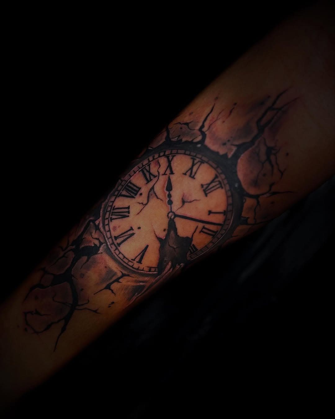 Timelesss 🕰️. 
Done by: Inki 🧿
Located in Springfield Va. Link in bio ℹ️
-
#explore#explorepage✨#viral#tattoo#inkiadore
#tattoostyle#reelsviral