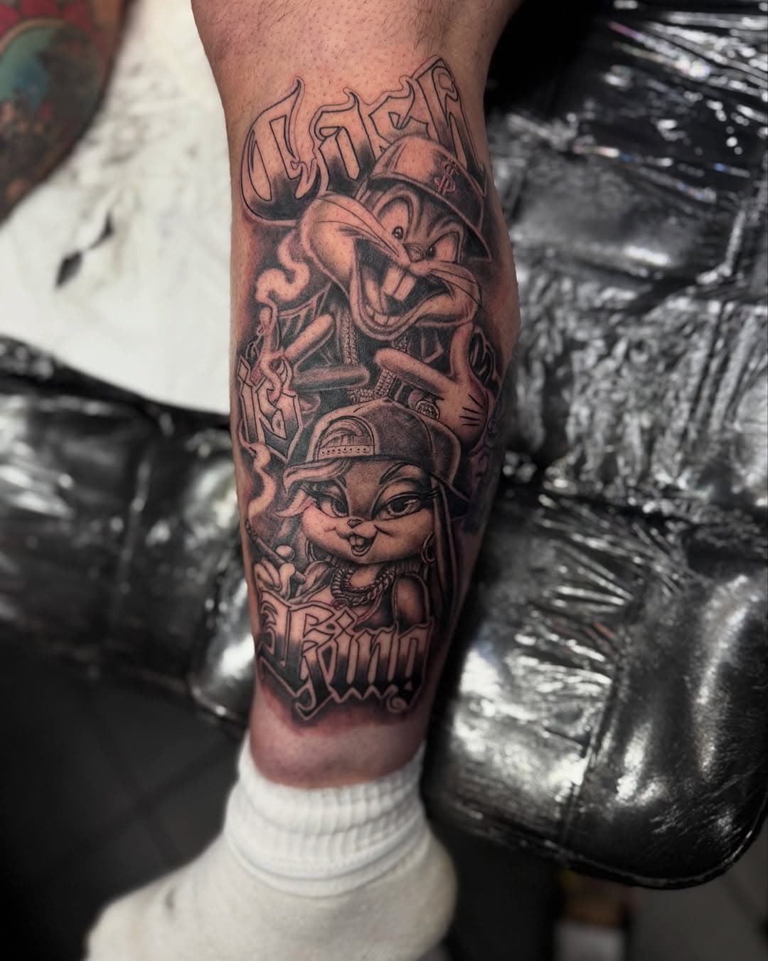 Great time doing this awesome piece today start of a full outer leg sleeve for my client. Who doesn’t love bugs bunny and Lola bunny! #cashisking 

@inception_body_art @tattooeverythingsupplies 

#inked #getink #lonneytunes #looneytunestattoo #spacejam #spacejamtattoo #bugsbunny #lolabunny #bugsvunnytattoo #tattoosdormen #mesnstattoos #gangstertattoos #ink #tattooartist #bexhilltattoostudio #hastingstattoostudio #eastbournetattoostudio