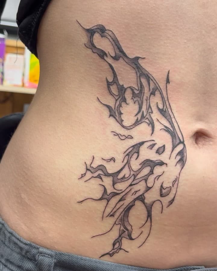 Big cyber/goth style booterfly 🦋 . SPICYYYYYYY 🔥🔥🔥 
.
#tattoo #butterfly #cybersygilism #cyberbutterfly #gothbutterfly #goth #gothtattoo #blackandgreytattoo #blackwork #stomachtattoo #tattooapprentice #inksentialtattooaftercare⚓