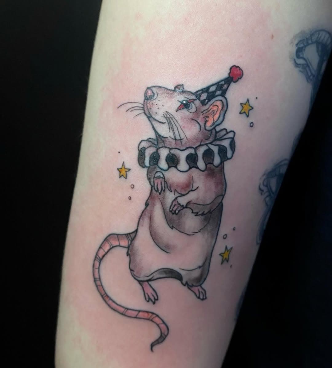 little clown rat for hannah 🐀🎪 thanks again!

dm to book flash or custom <3
•
•
•
•
•
#apprenticetattoo #tattooapprentice #rat #ratsofinstagram #colourtattoo #blackandgrey #brantfordtattoos #brantcounty #haldimandcounty #hamiltontattoos