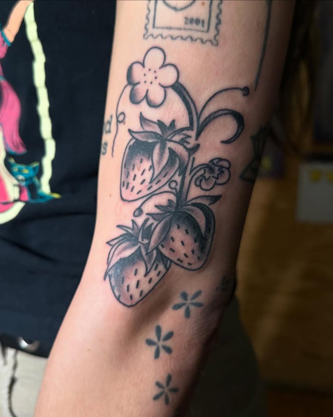 Some dreamy Strewbs🍓🍓🍓and a Queen Boop 👸🏻for the homies @kendradaneaz and @mmmaysonnn 
Let me put some Fruit or some Boops on you; always so fun to Tattoo.
•••-
Find me Jammin’ @ColossusTattoo Tuesdays-Saturdays in Downtown Tempe. Walk-ins always welcome and always have time to book appointments.
•
If you’d like to book an Appointment, DM me here on ig or email W.Spriggstattoo@gmail.com with your inquiries.
•
#FruitTattoo #BlackAndGreyTattoo #BettyBoopTattoo #TraditionalTattoo #ArizonaTattooer #PhoenixTattooer #TempeTattooer #Foryou #ASU