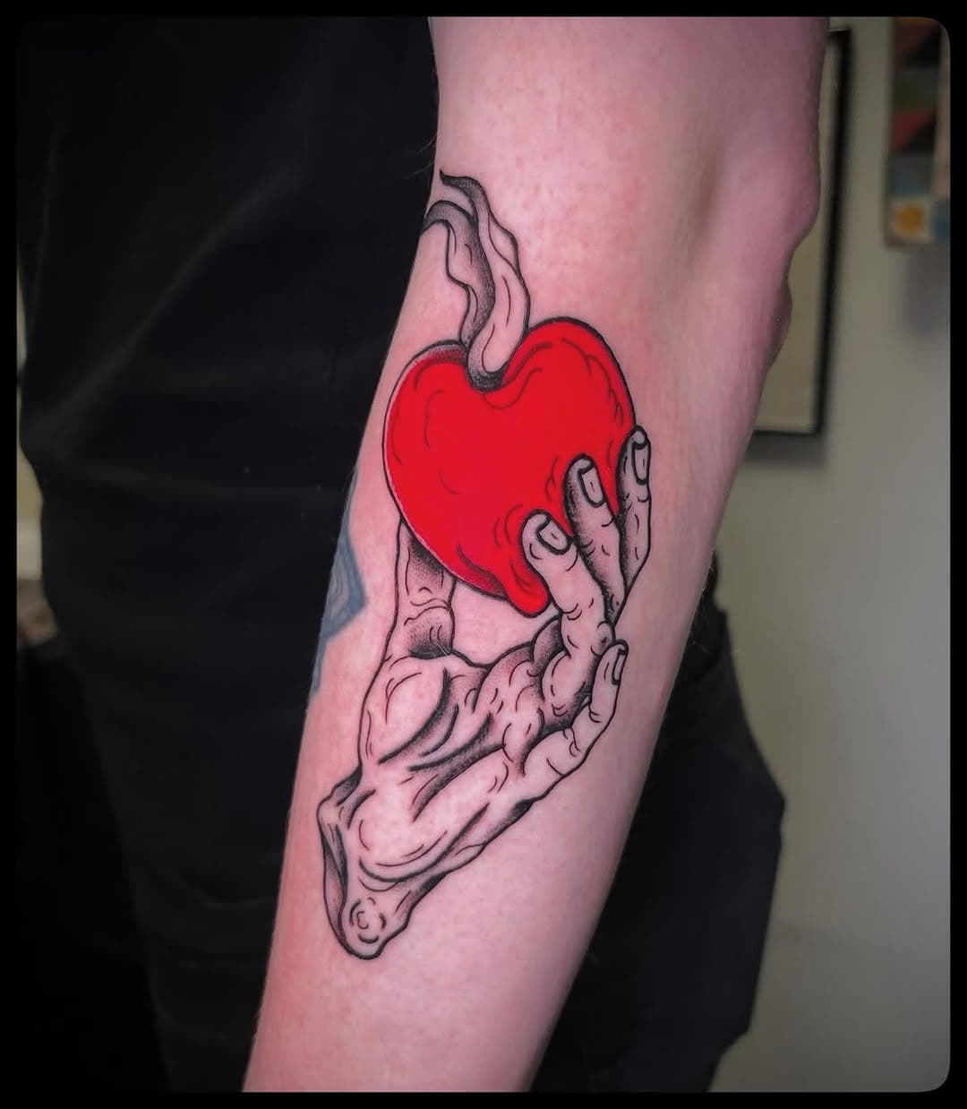 Heart in hand for Suzie from @triona.doyle_ 
.
.
.
.

#blackworktattoo #tattoobelfast #belfasttattoo #belfasttattoostudio #belfasttattooartist #occult #occulttattoo #blackinktattoo #blacktattoo #folkart #skullduggerytattoo #handtattoo #flowertattoo #esoteric tattoo #woodcuttattoo #heart #hearttattoo